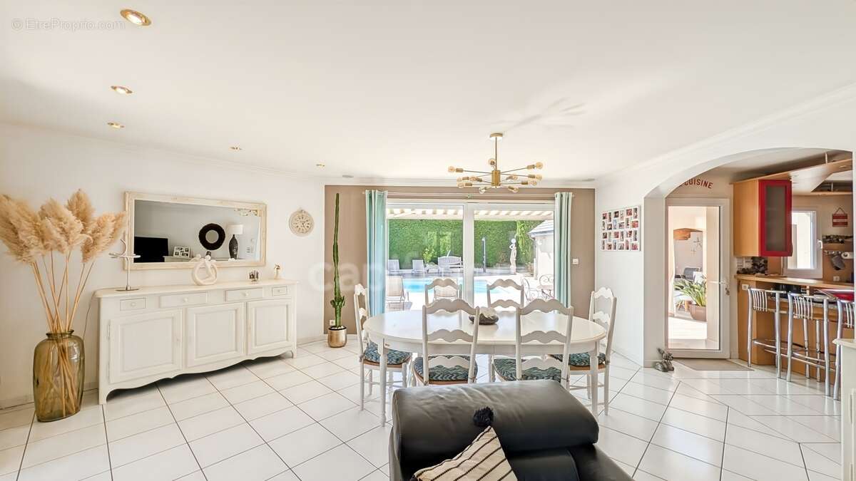 À 5 minutes de Chalon-sur-Saône (71) ​Superbe Villa de 200 m² double garage et dépendance Parc de 1 800 m² Piscine & Pool House  - photo 5