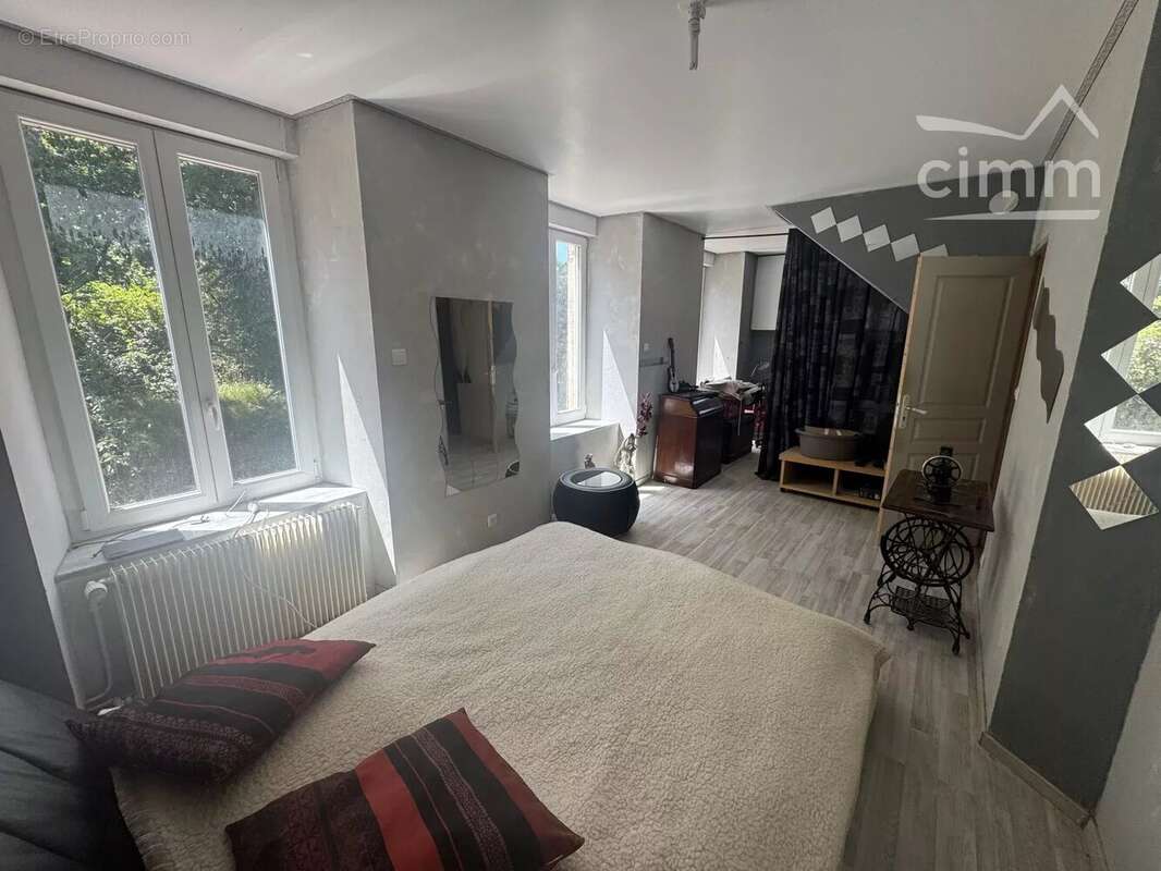 Maison d'habitation avec dépendances et jardin - photo 23