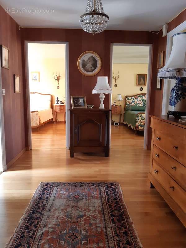 PALLIER - 1er étage desservant 4 chambres et une salle de bains. - Maison à VERZENAY