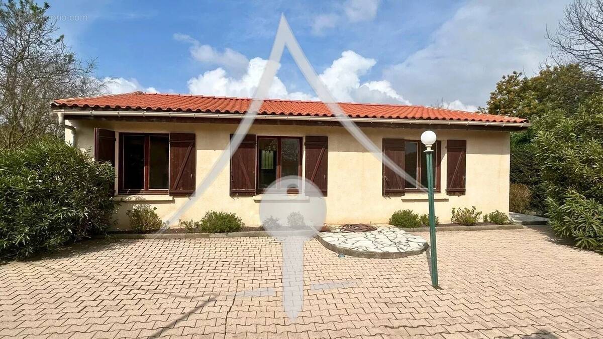 Maison à LAVERNOSE-LACASSE