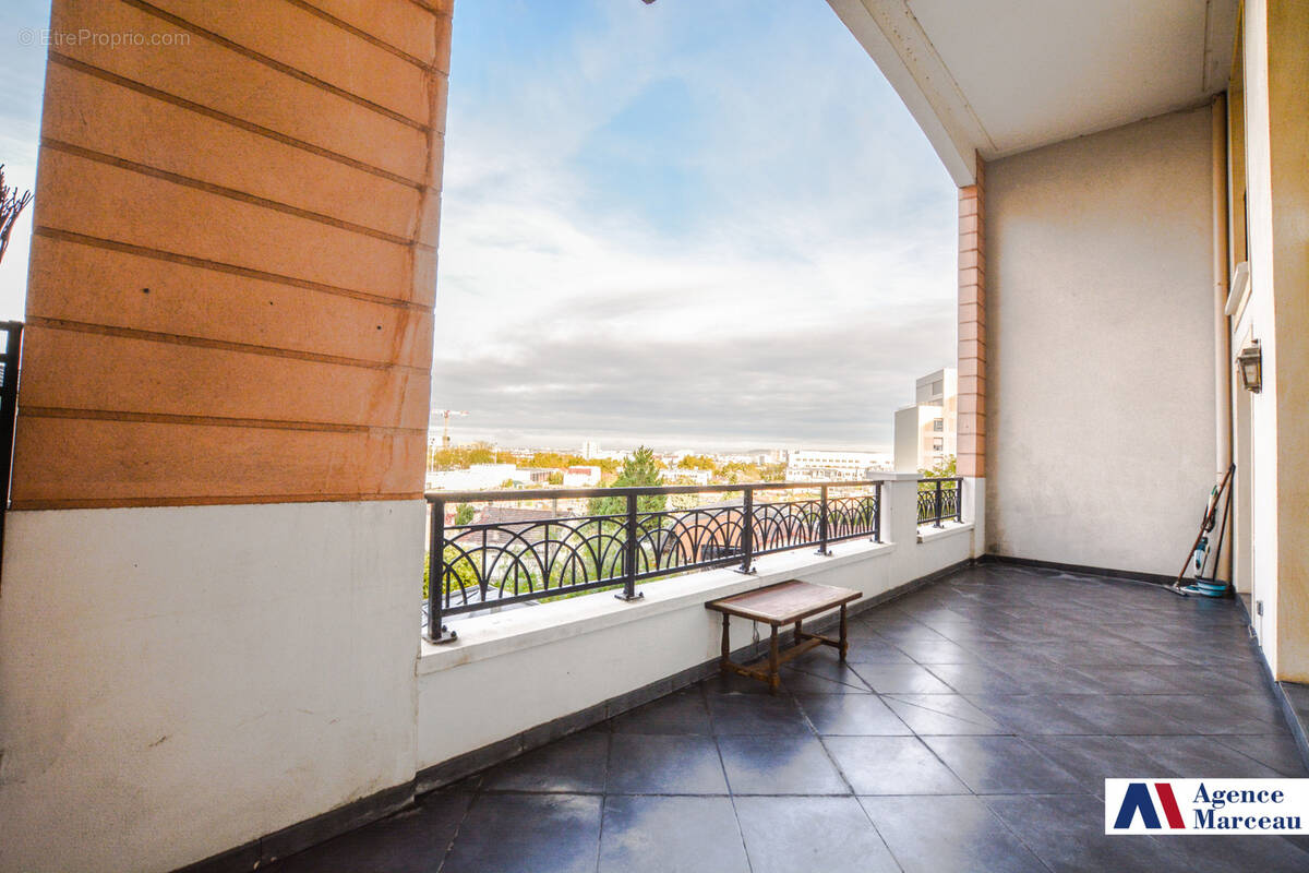 Appartement à COURBEVOIE