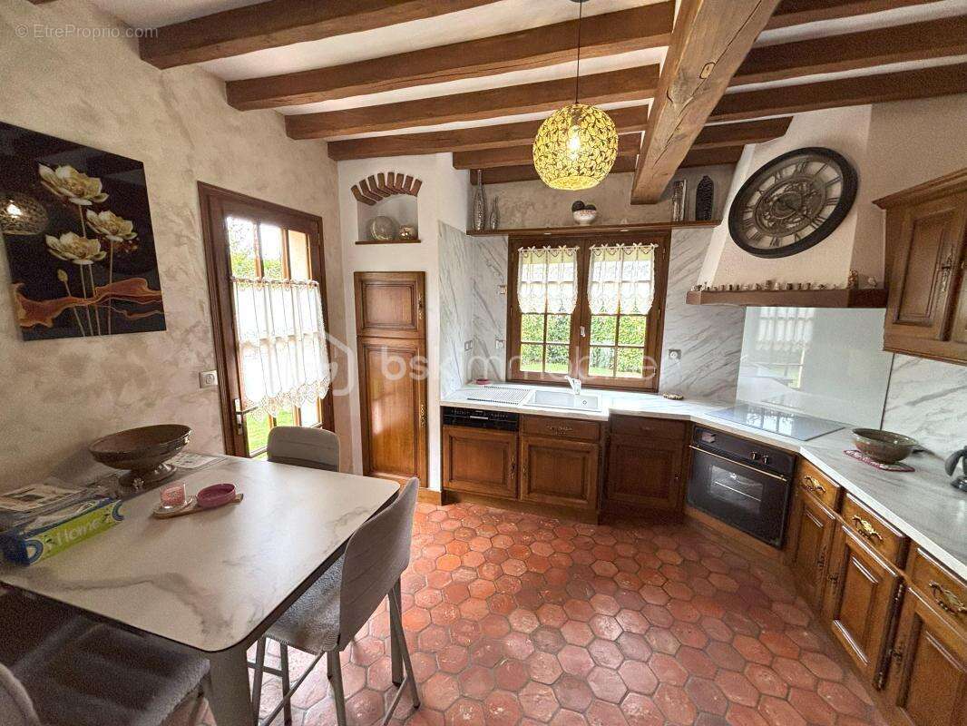 Maison à FEUQUIERES-EN-VIMEU