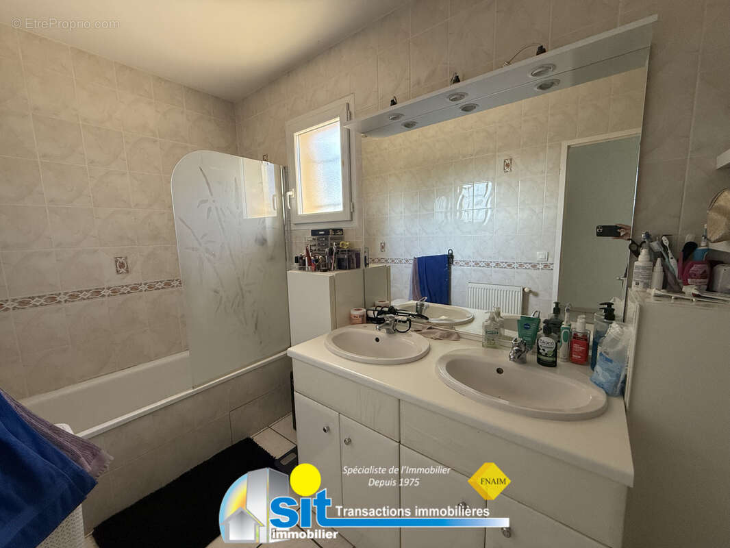 Villa100m2 habitables avec piscine - CHONAS L'AMBALLAN - photo 14