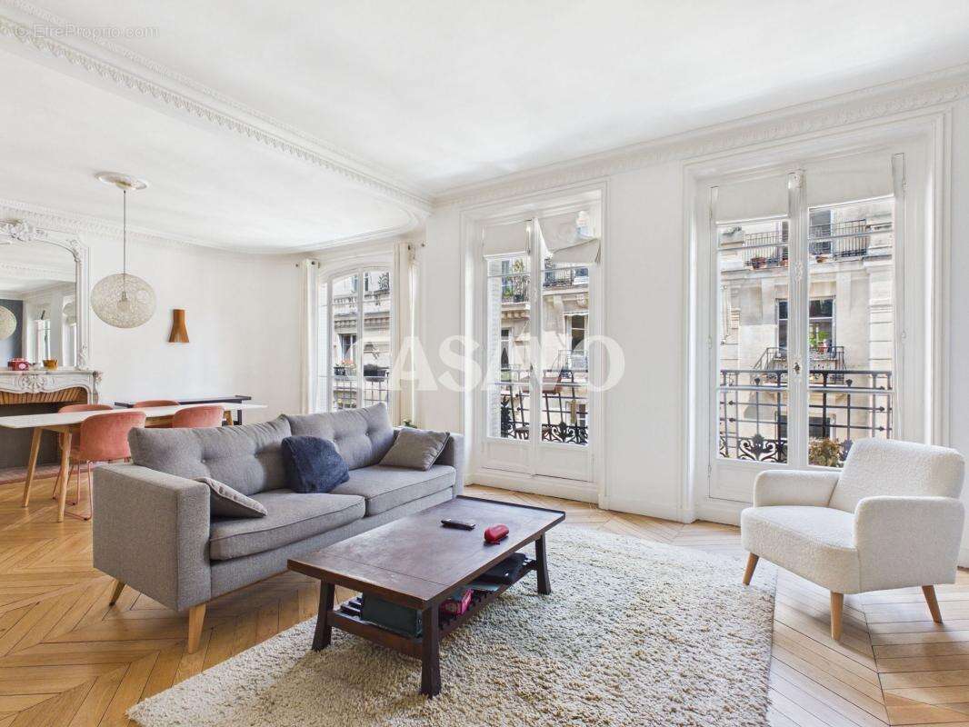 Appartement à PARIS-14E