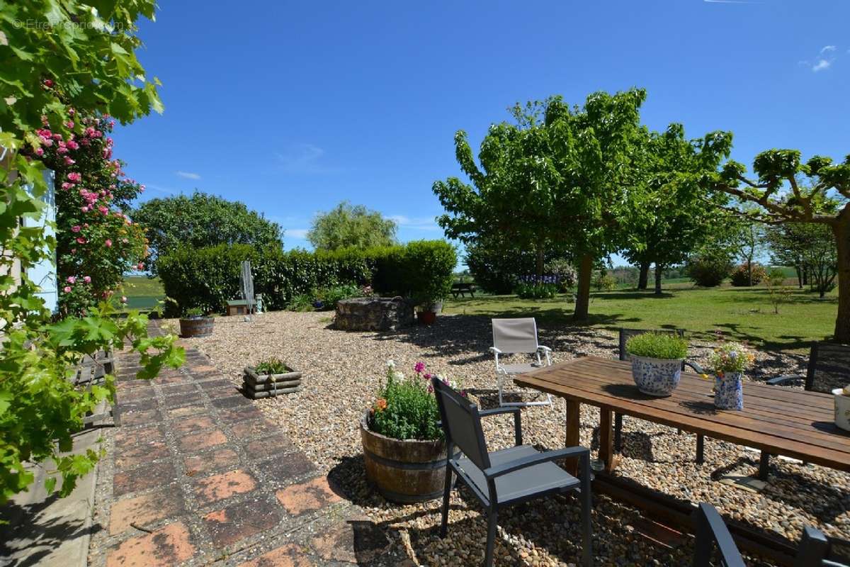 Maison à LEVIGNAC-DE-GUYENNE