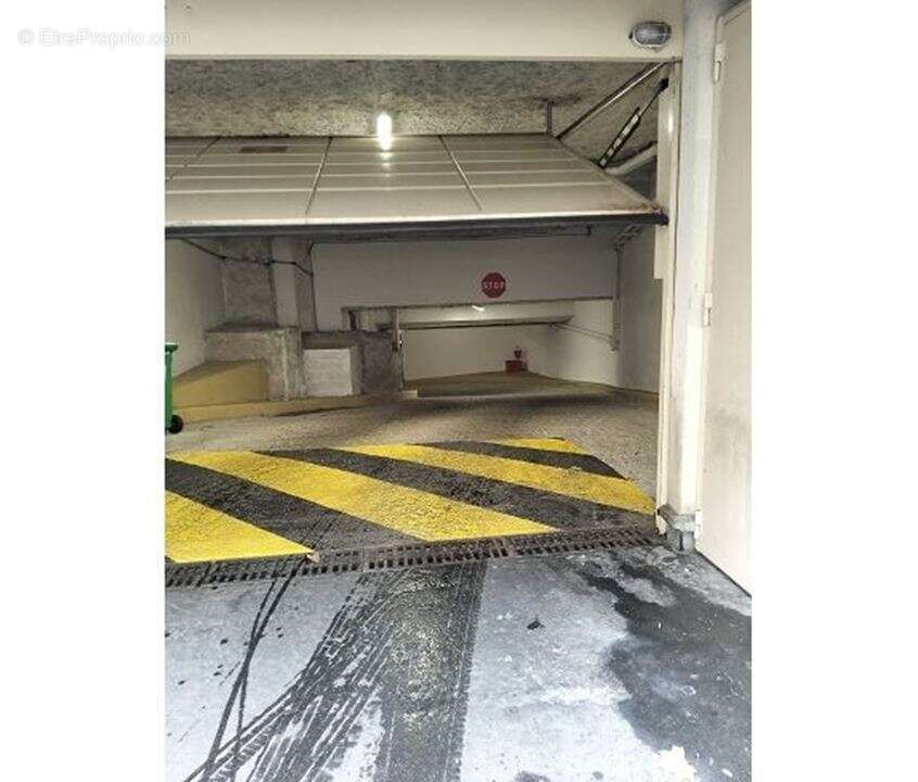 Parking à PARIS-12E