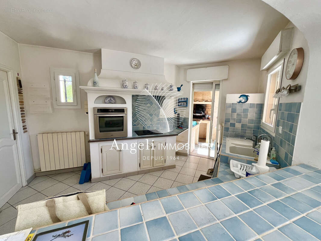 Maison à ROQUEBRUNE-SUR-ARGENS