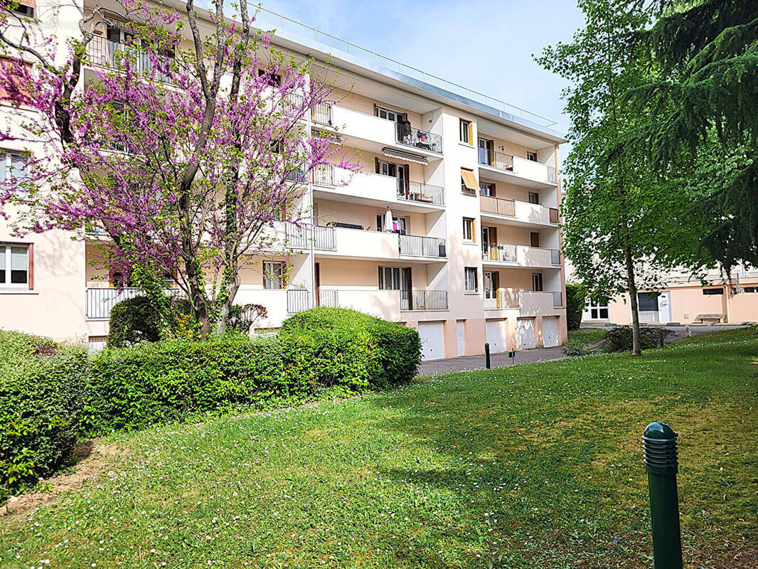 Appartement à LES CLAYES-SOUS-BOIS