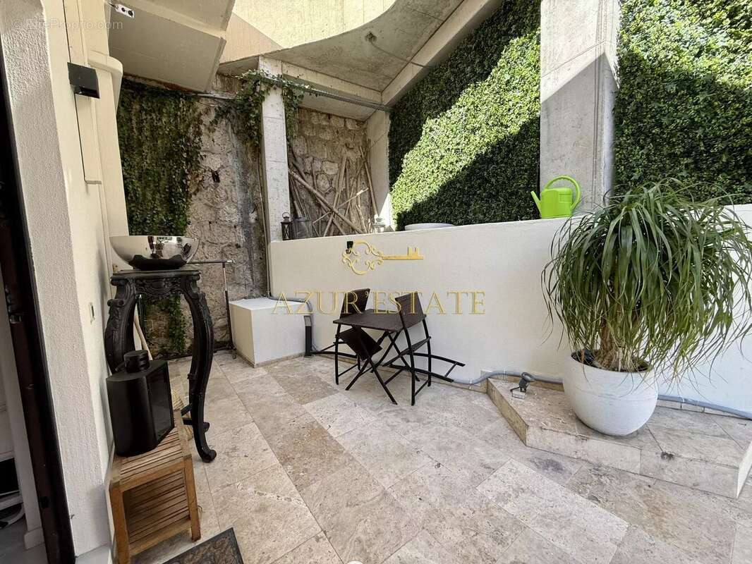 Appartement à ROQUEBRUNE-CAP-MARTIN