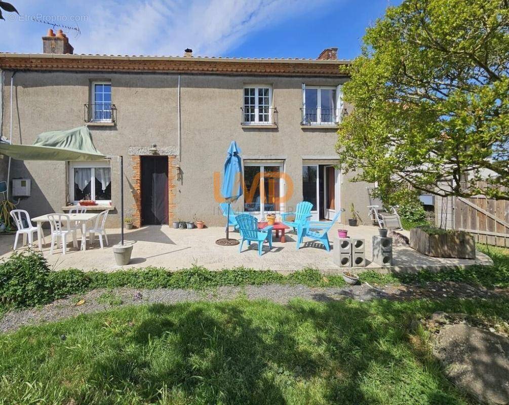 Maison à MOUZILLON