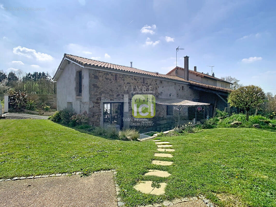 Maison à SAINT-AMAND-SUR-SEVRE