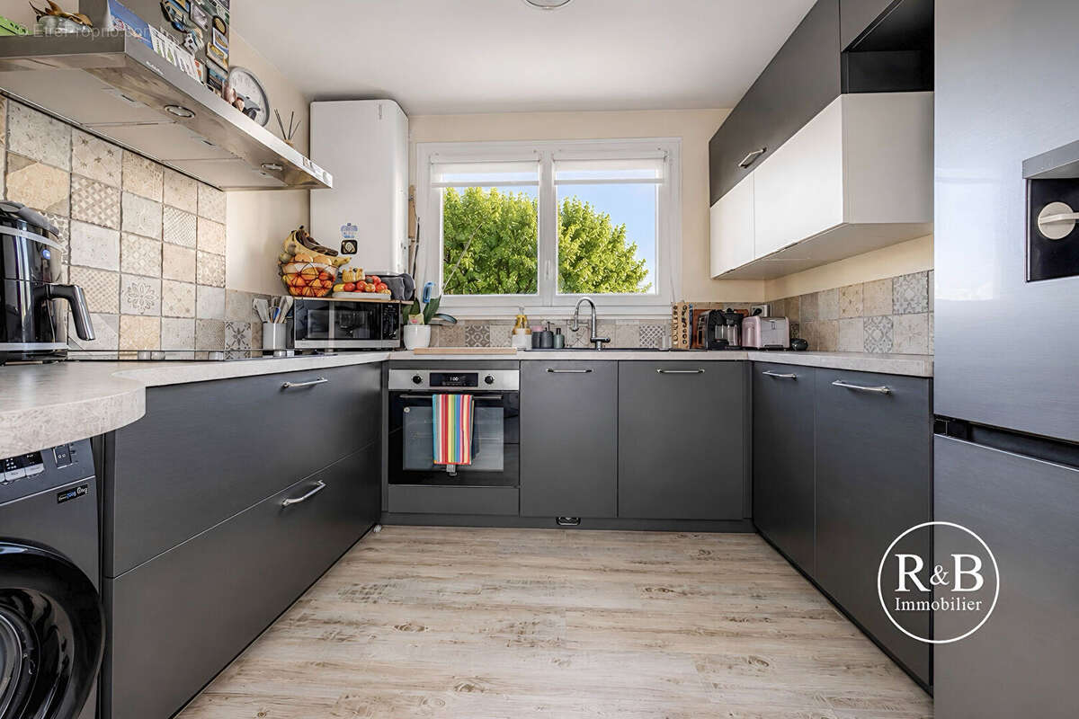 Appartement à LES CLAYES-SOUS-BOIS