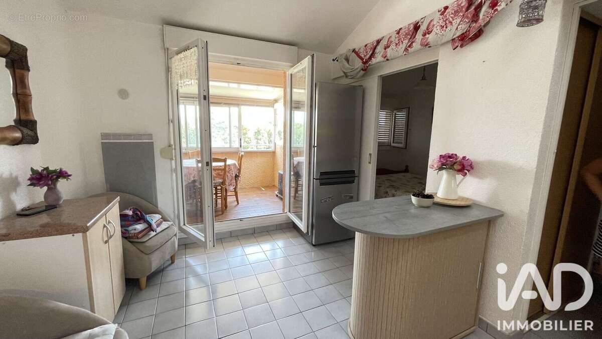 Appartement 30 m² à La Londe-Les-Maures  - photo 2