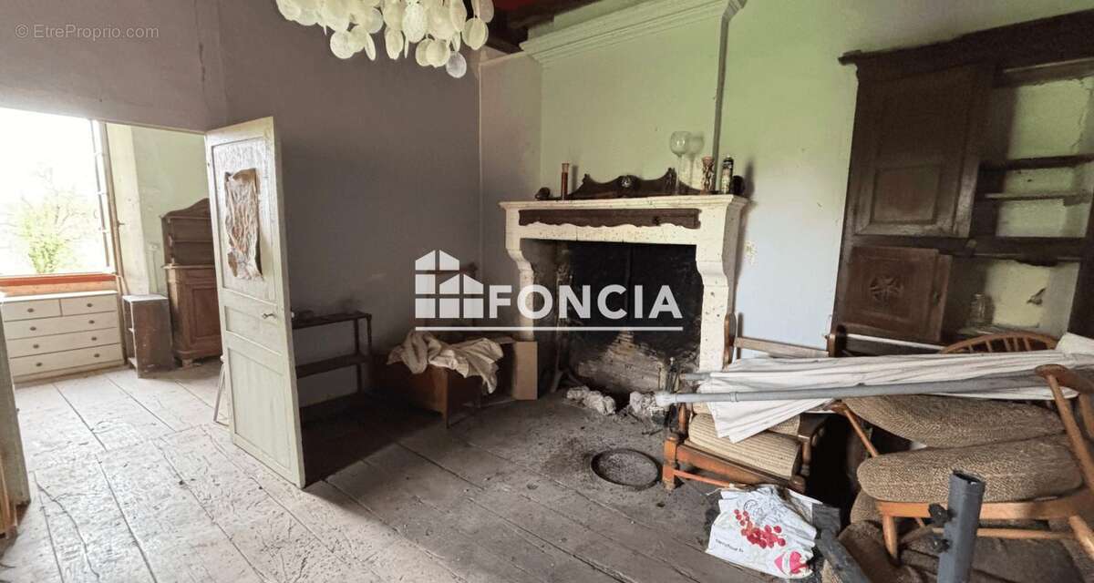 Maison t3 a renover a bessac - photo 2