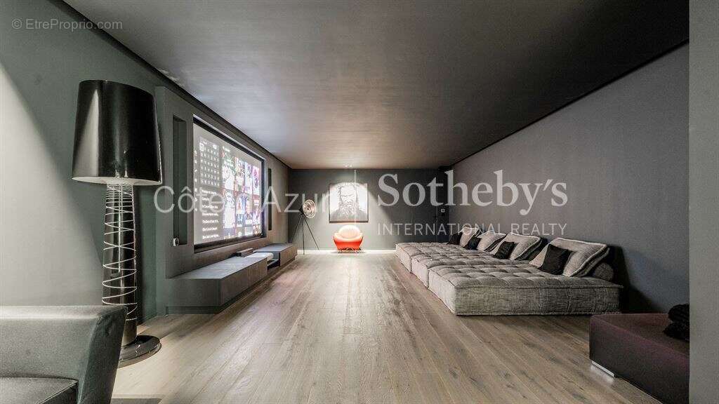 Maison à LES ISSAMBRES