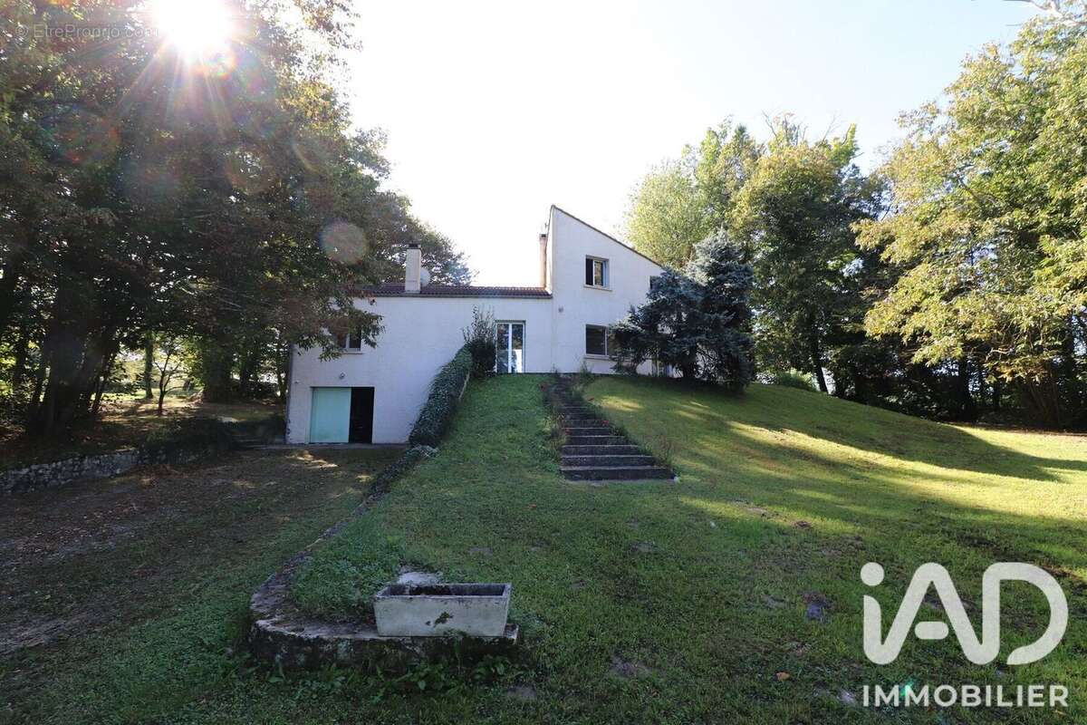 Maison 120 m² à Touverac  - photo 6