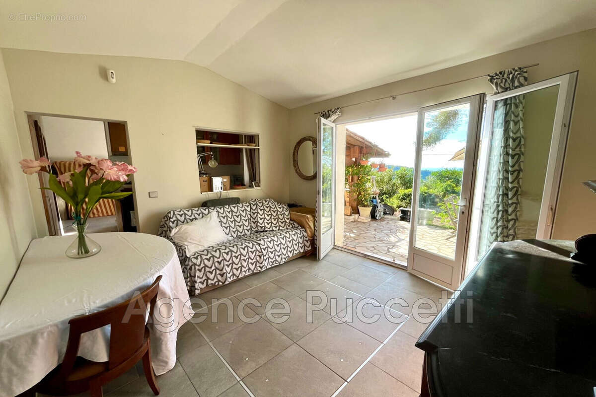 Maison à TOURRETTES-SUR-LOUP