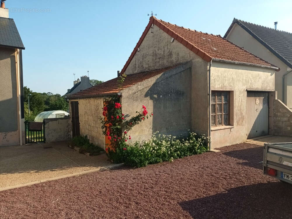 SAINT SAUVEUR LE VICOMTE, dans le bourg, agréable maison de ville, avec jardin. - photo 18