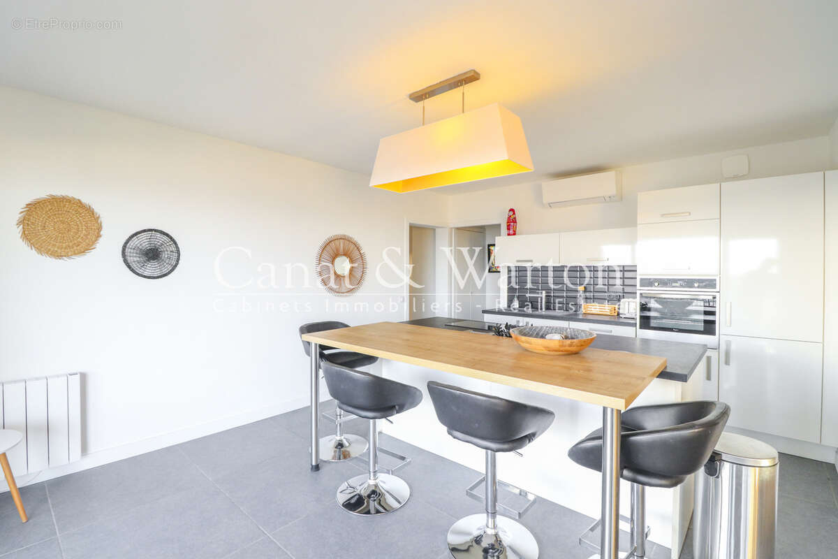 Vue mer exceptionnelle: t 3 rénové en dernier étage avec garage - photo 5
