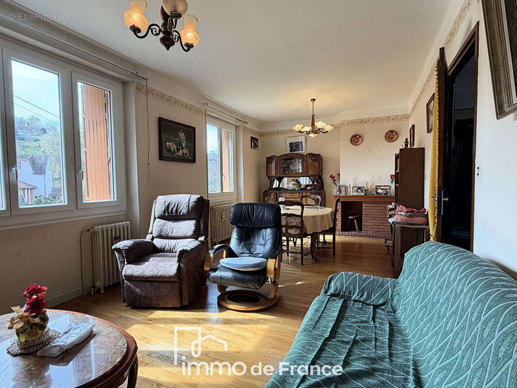 Maison à DECAZEVILLE