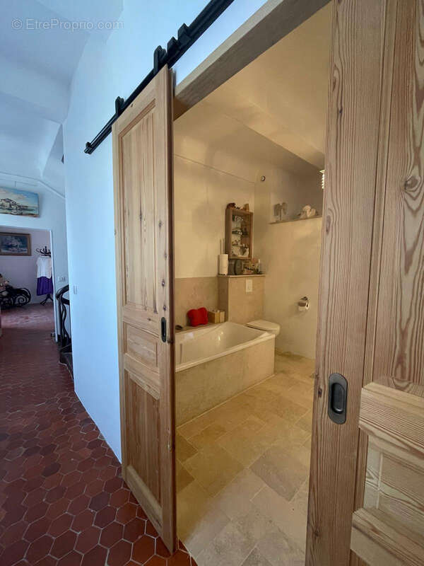 Maison à LA ROQUE-D'ANTHERON