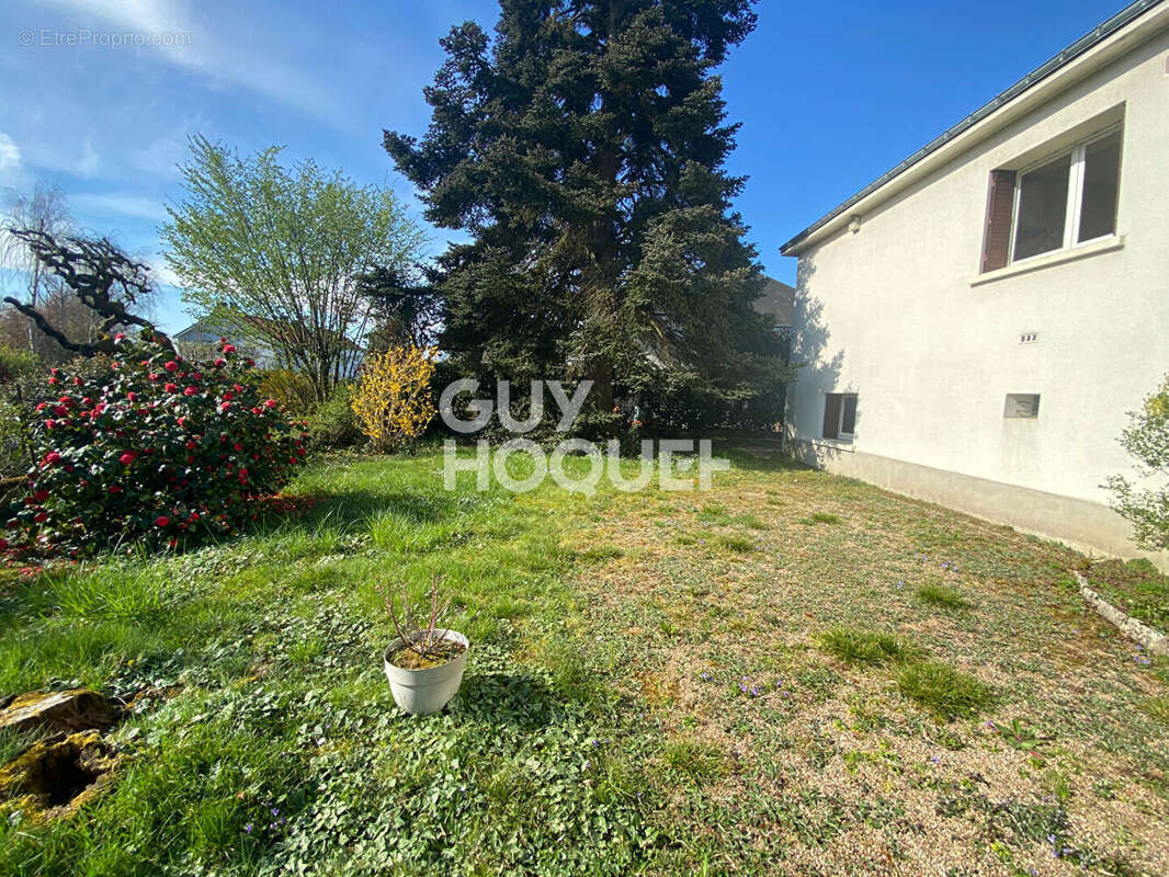 Maison à SAINT-CYR-SUR-LOIRE