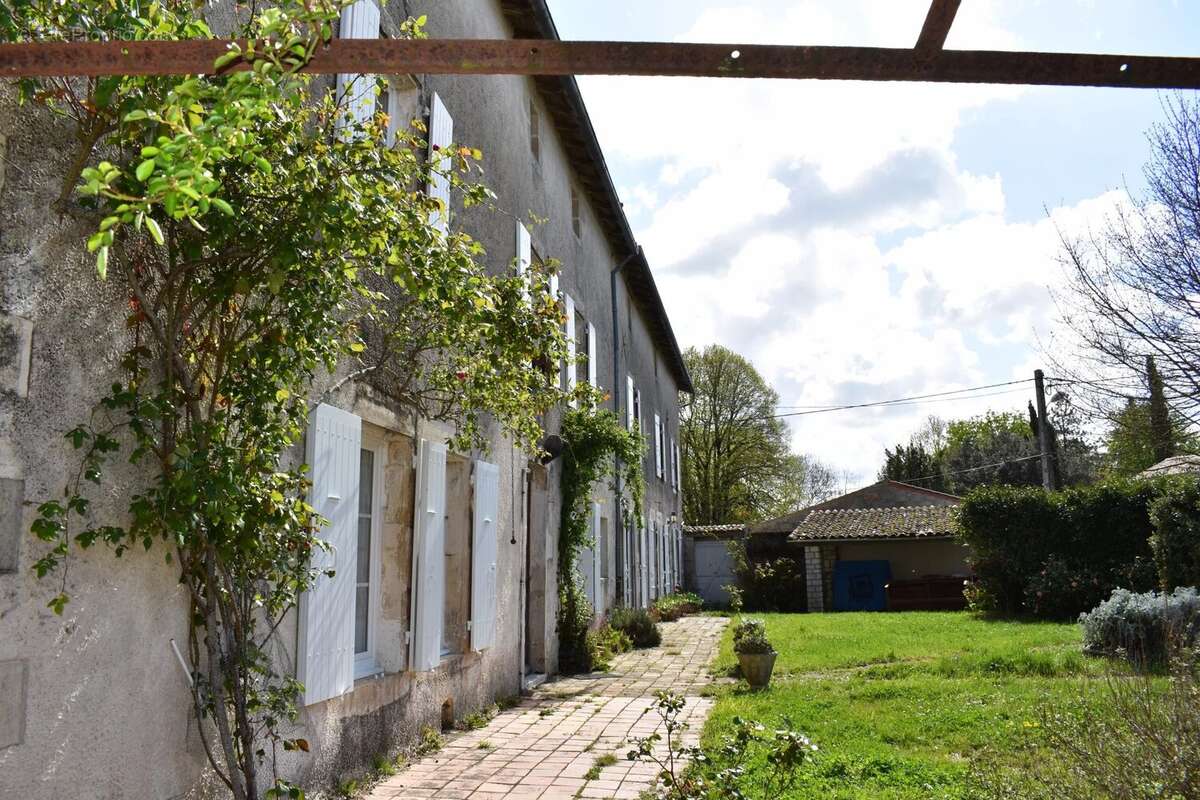 Belle et grande maison familiale à rafraîchir - photo 35