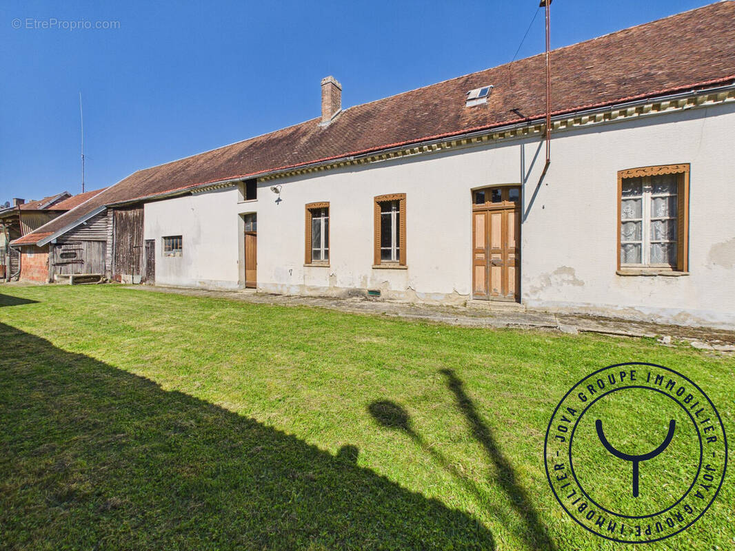 Maison à NEUVILLE-SUR-VANNES