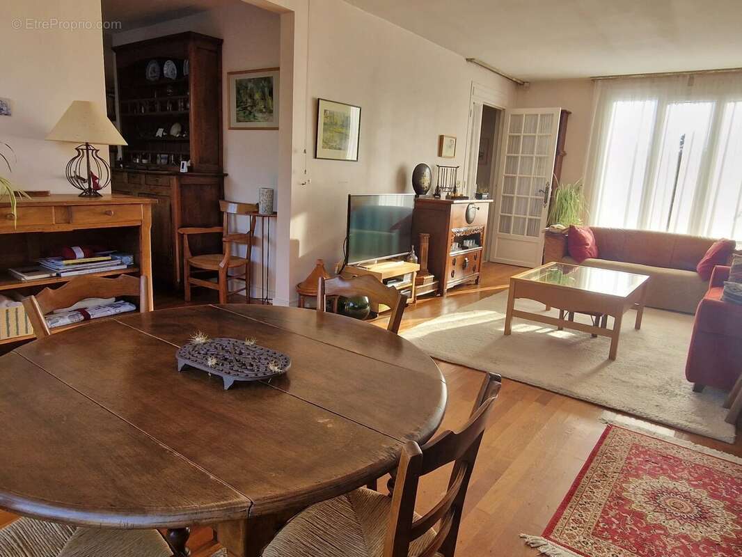 Maison à VOISINS-LE-BRETONNEUX