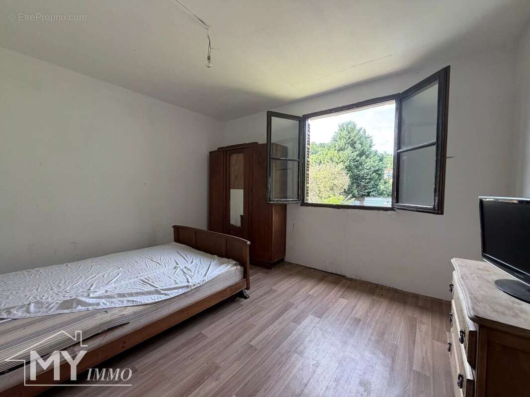 ST PEY DE CASTETS : Local avec garage, logement et jardin - photo 10