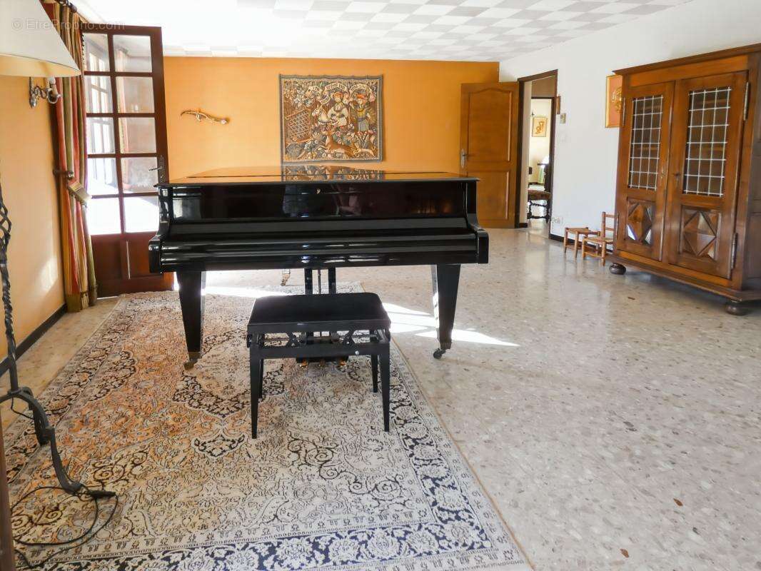 Maison à BAGNOLS-SUR-CEZE