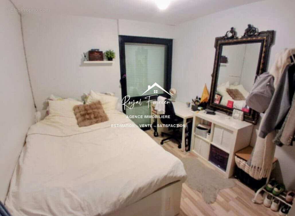 Chambre 1 RDC - Maison à CHATELLERAULT