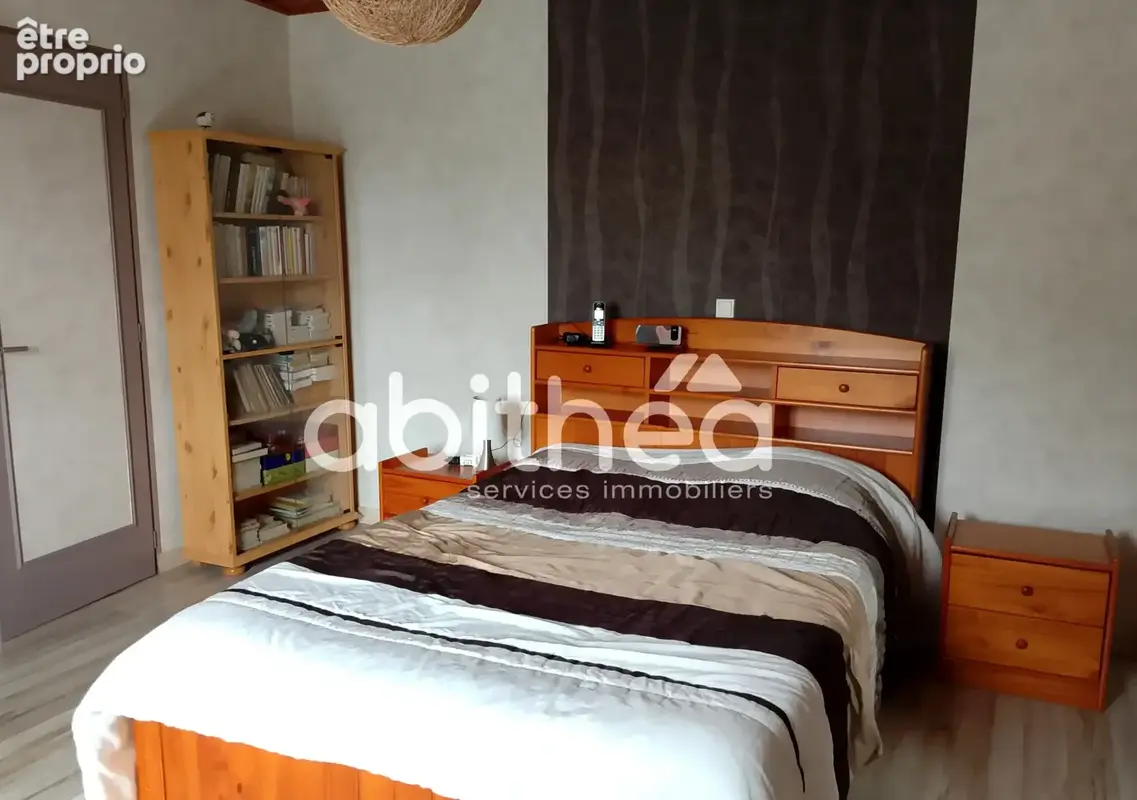 Maison d'habitation de 110 m2 au centre de ville de Roumazières - photo 4
