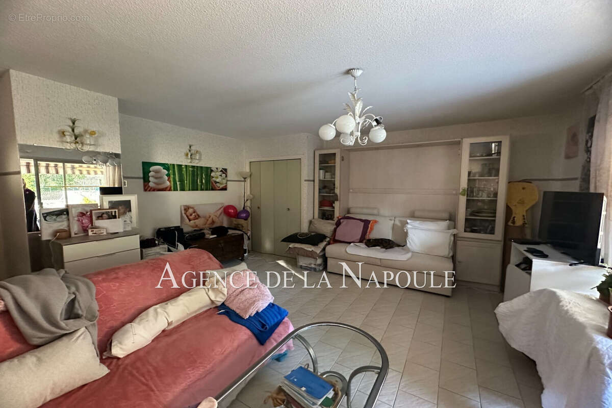Appartement à MANDELIEU-LA-NAPOULE