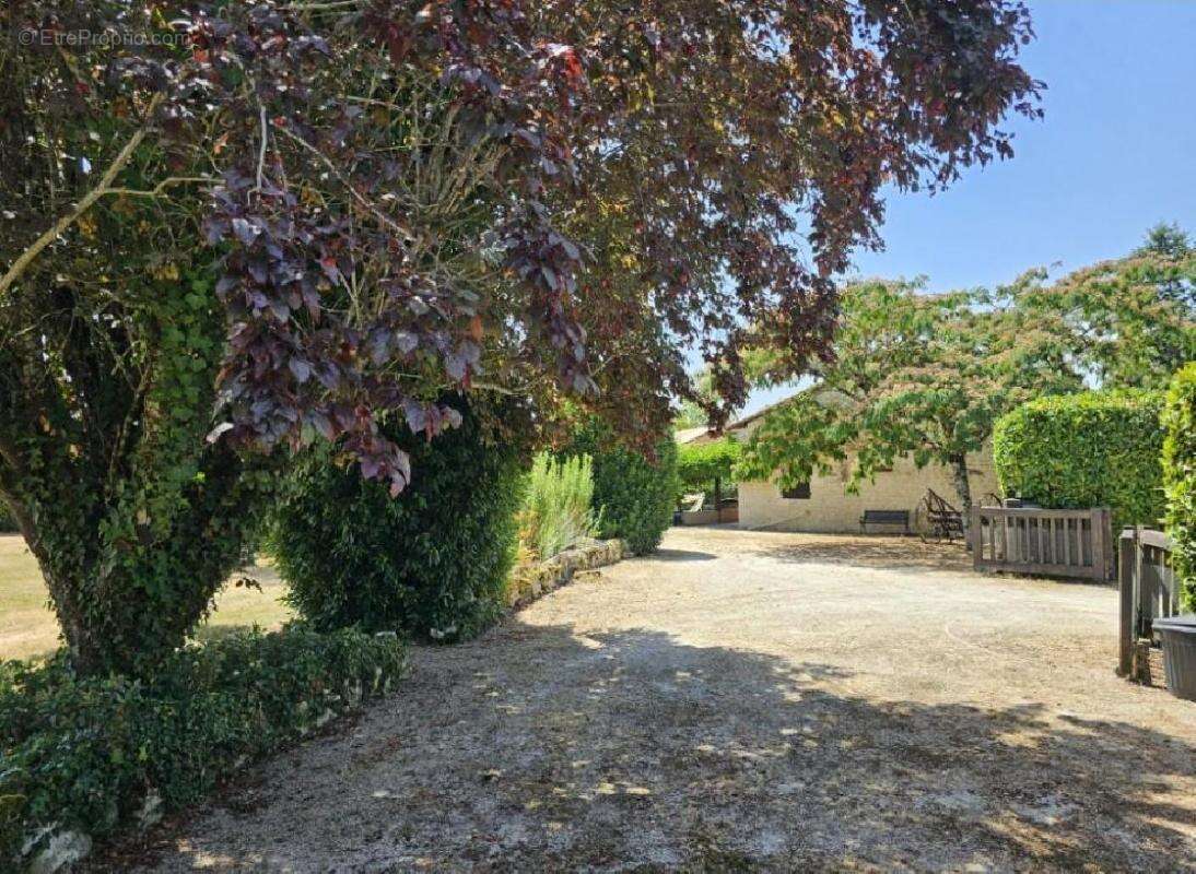 Maison à CHAMPAGNE-MOUTON