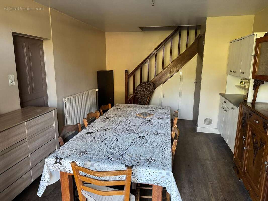 Maison 126 m² à Les Salles-Lavauguyon  - photo 8
