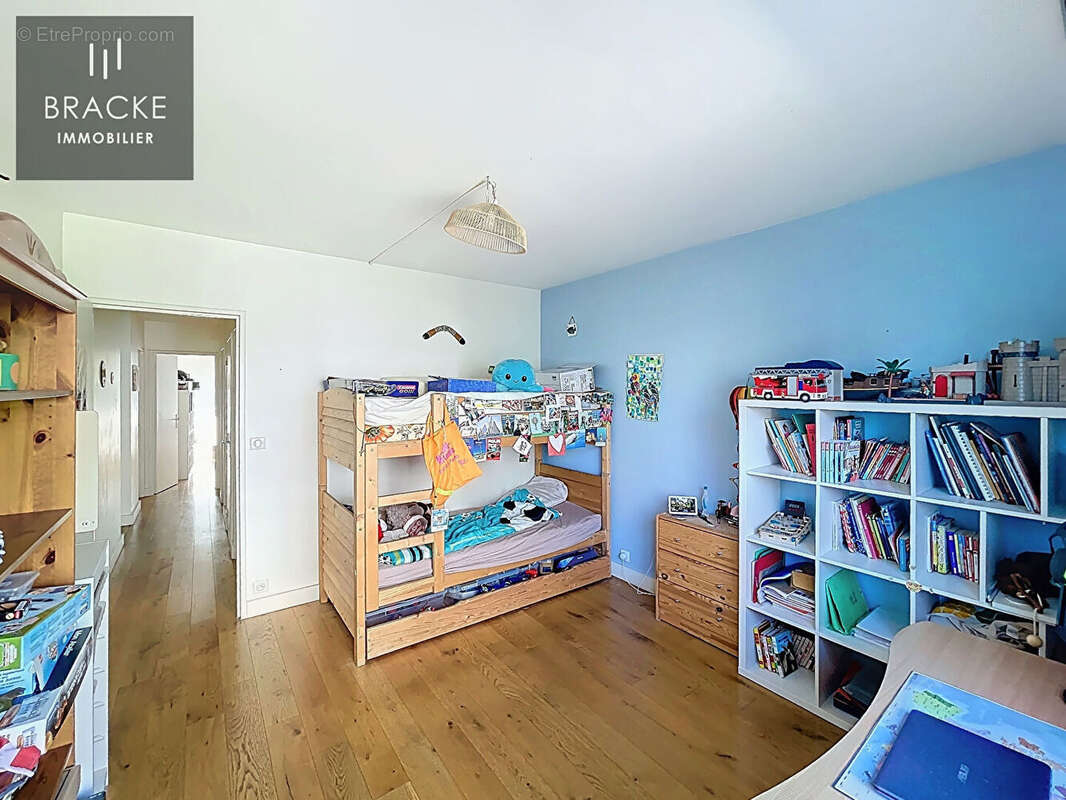 Appartement à COURBEVOIE