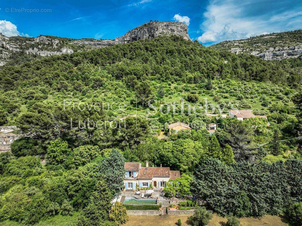 Maison à FONTAINE-DE-VAUCLUSE