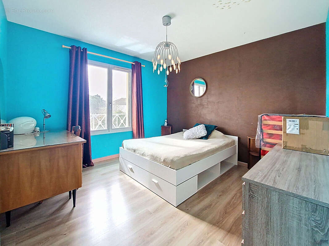 Maison à BOISSET-LES-MONTROND