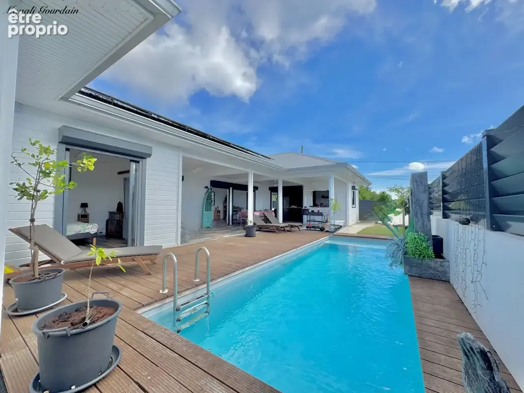 À vendre – saint-françois – villa récente 140 m² – 3 chambres – piscine – autonomie eau & électricité - photo 2