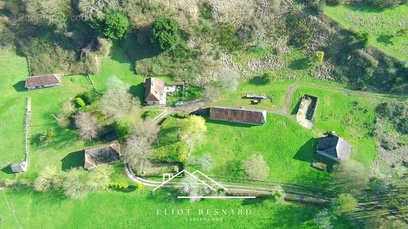 En exclusivité - Maison à colombages du XVIIᵉ siècle avec dépendances et 5 hectares – Grandchamp-le-Château - photo 17