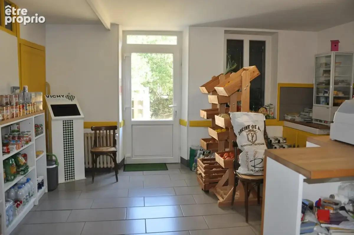 En montagne bourbonnaise, bel ensemble immobilier composé d'un commerce, d'un logement, et d'un fort potentiel - photo 5