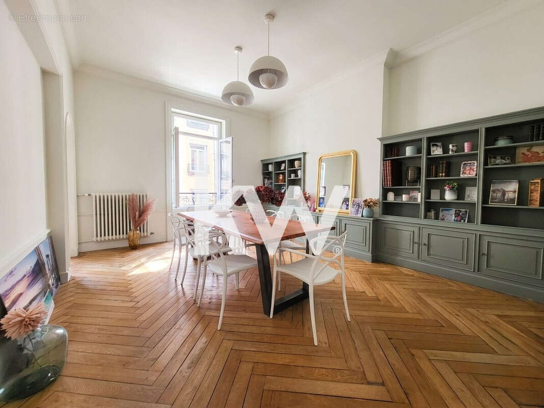 Appartement 166 m² à Saint-Etienne  - photo 4