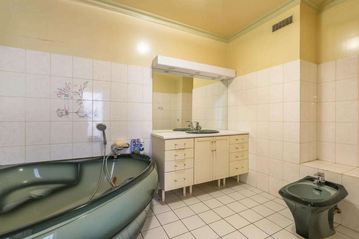 Maison de 9 pièces de 450 m² à Noisy-le-Sec - photo 13