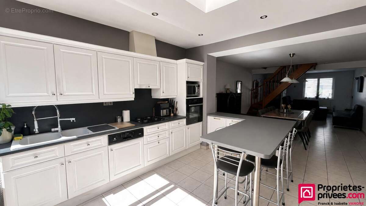 Ensemble immobilier : une maison 4 chambres 135 m² + une maison de 86m² à rénover - photo 2