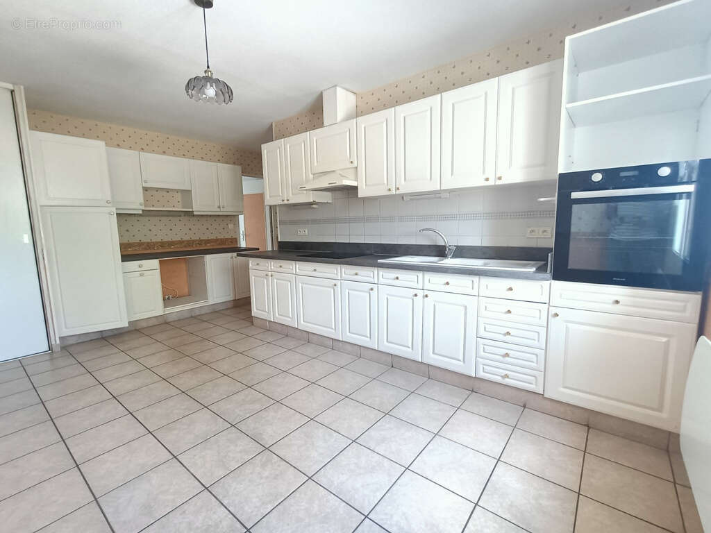 Maison de plain pied avec double garage - photo 3