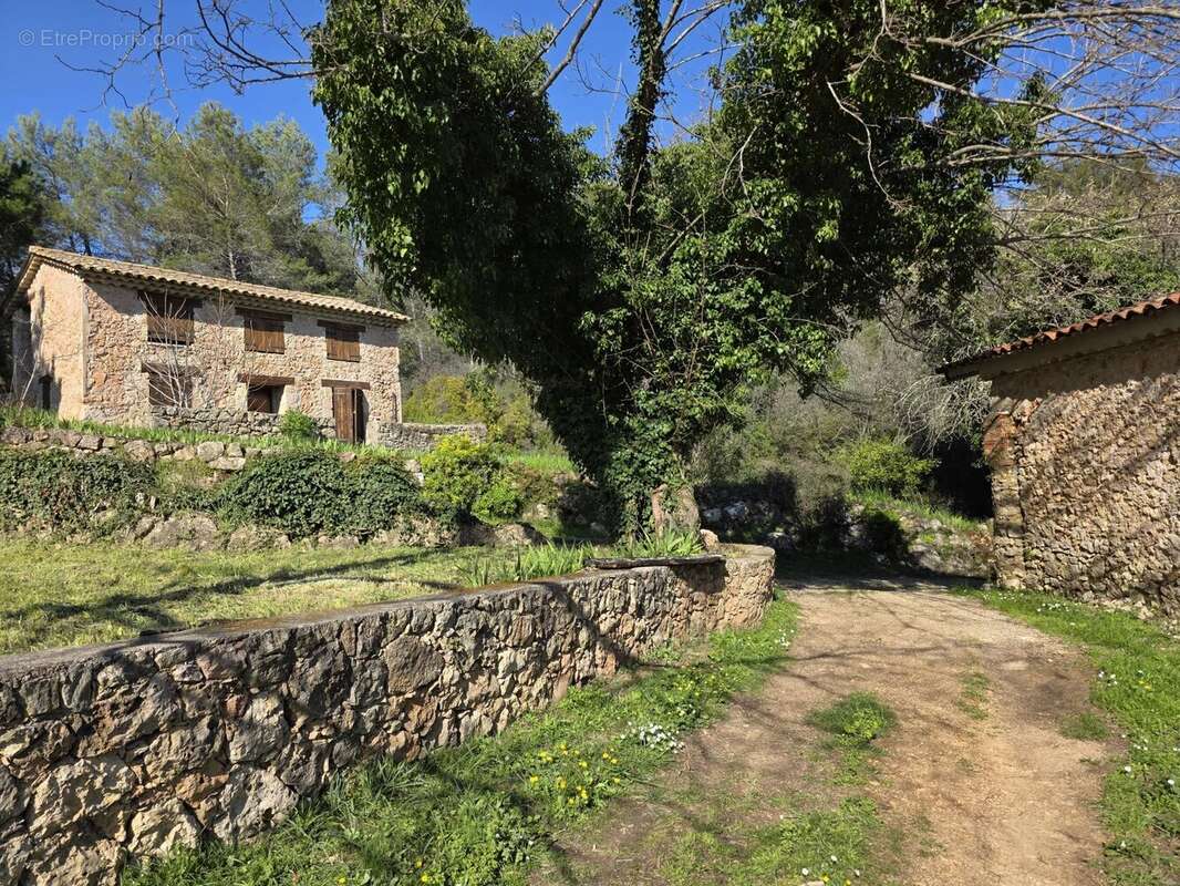 Maison à BAGNOLS-EN-FORET