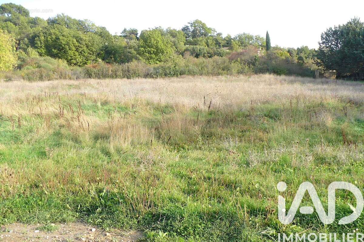 Terrain 811 m² à Pierrevert  - photo 5
