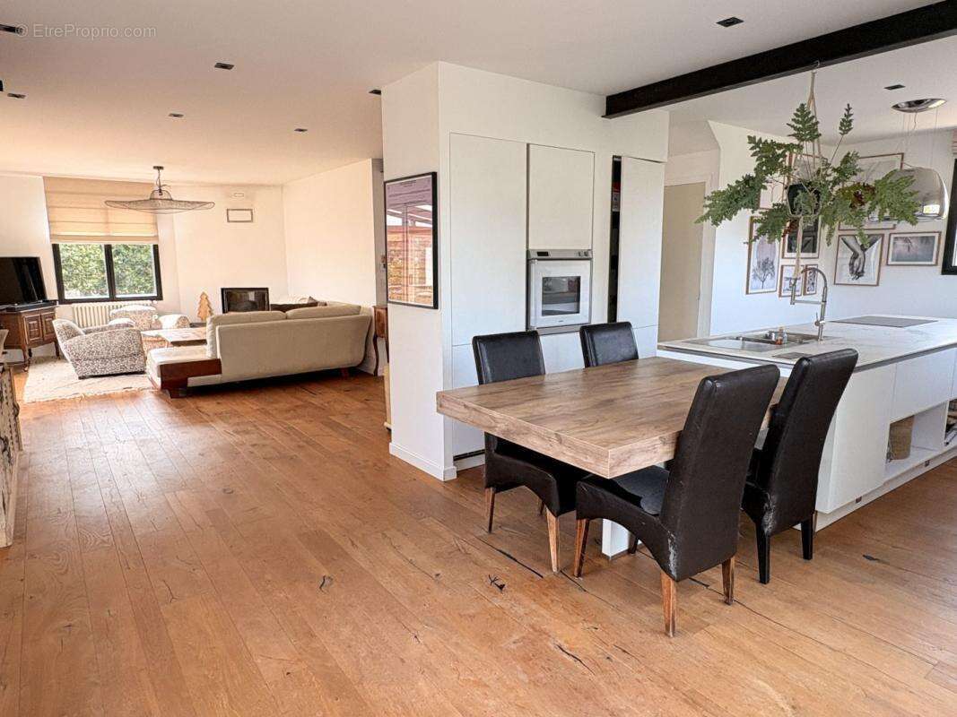 Maison 156 m² à Saint-Quay-Perros  - photo 2