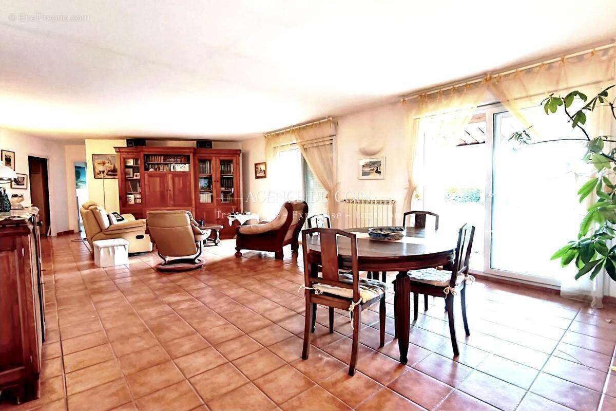 Maison à LE MUY